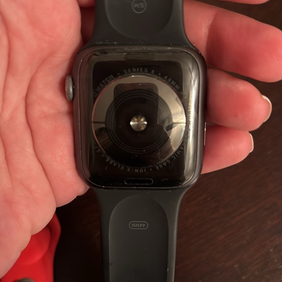 Apple Watch Series 4 in titanium. Comes with box, black and red silicone strap - Picture 3 of 6